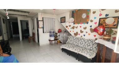 Casa rentable de 600 mill en La Gran vía de Tena, 24 habitaciones.