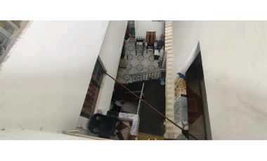 Casa rentable de 600 mill en La Gran vía de Tena, 24 habitaciones.