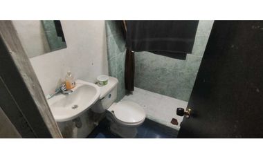 Casa rentable de 600 mill en La Gran vía de Tena, 24 habitaciones.