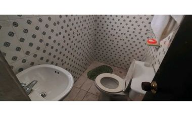 Casa rentable de 600 mill en La Gran vía de Tena, 24 habitaciones.
