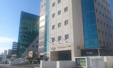 Oficina en renta amueblada, Zona Plateada Fente a Galerías.