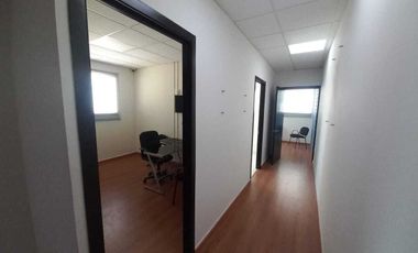 Oficina en renta amueblada, Zona Plateada Fente a Galerías.