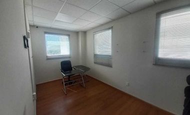 Oficina en renta amueblada, Zona Plateada Fente a Galerías.