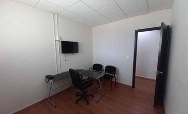 Oficina en renta amueblada, Zona Plateada Fente a Galerías.