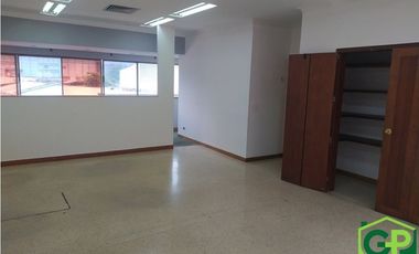 ARRIENDO OFICINA EN GUAYABAL