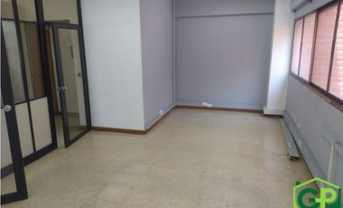 ARRIENDO OFICINA EN GUAYABAL