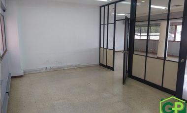 ARRIENDO OFICINA EN GUAYABAL