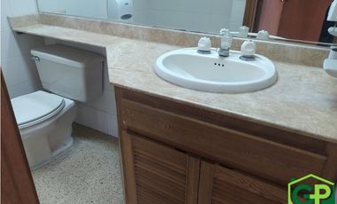 ARRIENDO OFICINA EN GUAYABAL