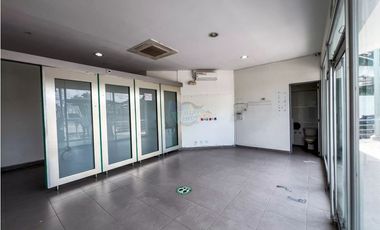 Local Comercial en venta torre de especialistas clínica meta