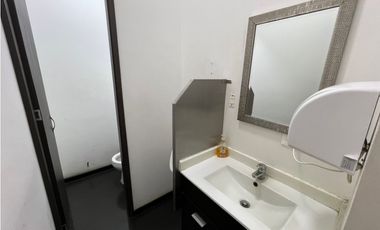 Se Vende Local Comercial Con Establecimiento - La Tebaida