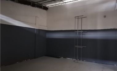 ¡Se arrienda amplia bodega, Av del río, Pereira!