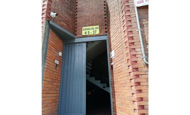 ¡Se arrienda amplia bodega, Av del río, Pereira!