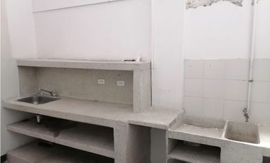 ¡Se arrienda amplia bodega, Av del río, Pereira!