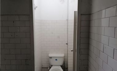 ¡Se arrienda amplia bodega, Av del río, Pereira!