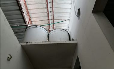 ¡Se arrienda amplia bodega, Av del río, Pereira!