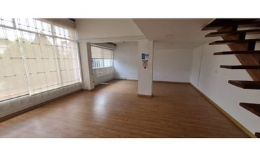 ARRIENDO PARA OFICINA CASA ILARCO EN CALLE CERRADA, 2 NIVELES