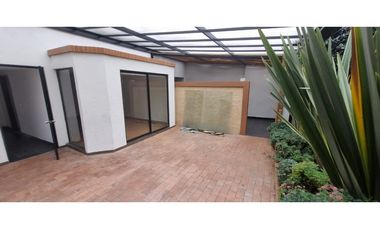 ARRIENDO PARA OFICINA CASA ILARCO EN CALLE CERRADA, 2 NIVELES