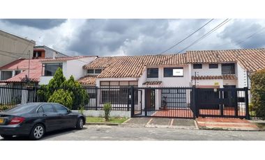 ARRIENDO PARA OFICINA CASA ILARCO EN CALLE CERRADA, 2 NIVELES