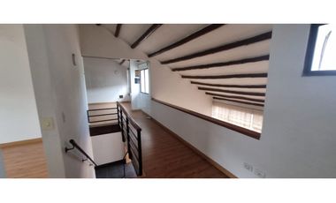 ARRIENDO PARA OFICINA CASA ILARCO EN CALLE CERRADA, 2 NIVELES