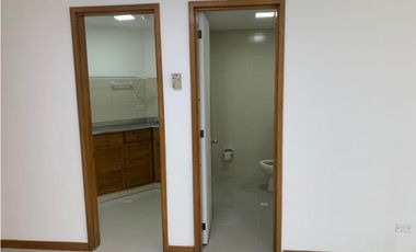 SE VENDE O SE ARRIENDA OFICINA POBLADO