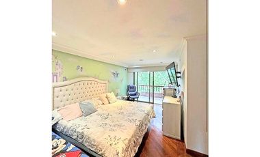Venta Casa en El Poblado Alto con Jardín Privado y Espacios Amplios