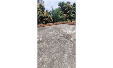 Casalote de 1600 M2 en 185 mill en La Mesa Cund, a 12 min del pueblo