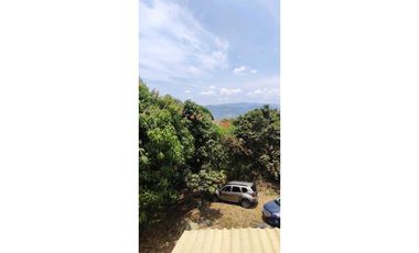 Casalote de 1600 M2 en 185 mill en La Mesa Cund, a 12 min del pueblo