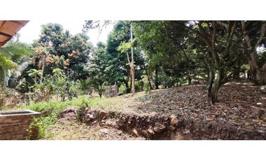 Casalote de 1600 M2 en 185 mill en La Mesa Cund, a 12 min del pueblo