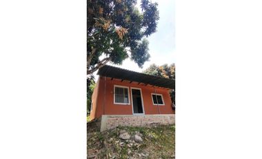 Casalote de 1600 M2 en 185 mill en La Mesa Cund, a 12 min del pueblo