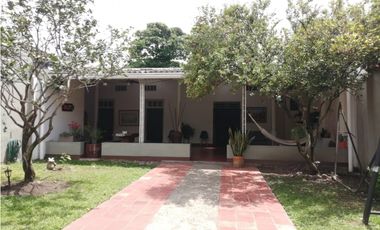 Maat vende Casa Campestre Villeta-Alfondo Lopez, 557m2 $780Millones