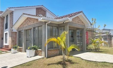 VENDO CASA EN ARRAYANES DE LA HACIENDA