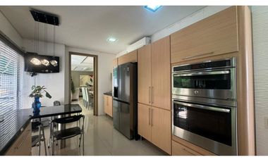 VENTA DE CASA LUJOSA  EN BARRIO LA CASTELLANA