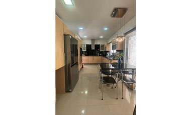 VENTA DE CASA LUJOSA  EN BARRIO LA CASTELLANA