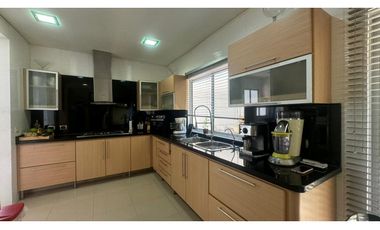 VENTA DE CASA LUJOSA  EN BARRIO LA CASTELLANA