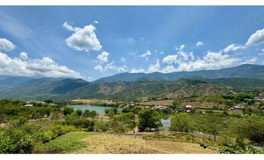 Lote en venta en condominio campestre Lagos de Maracaibo Palmira Valle