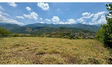 Lote en venta en condominio campestre Lagos de Maracaibo Palmira Valle