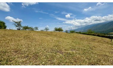 Lote en venta en condominio campestre Lagos de Maracaibo Palmira Valle