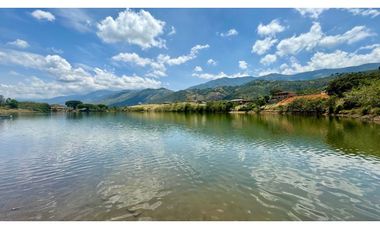 Lote en venta en condominio campestre Lagos de Maracaibo Palmira Valle