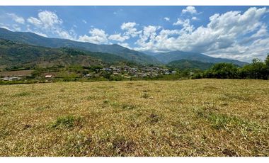 Lote en venta en condominio campestre Lagos de Maracaibo Palmira Valle