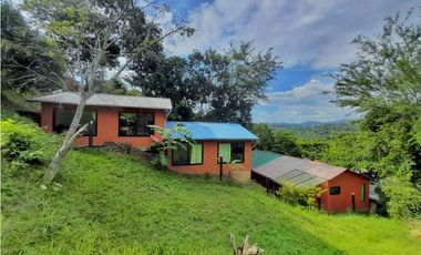 Maat vende casa campestre, Rio Dulce - Vlleta 1.109m2, 1.300millones