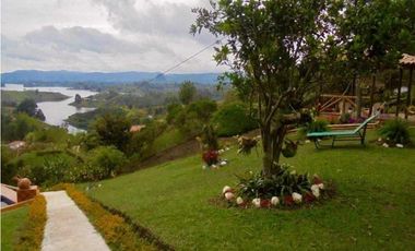 CASA FINCA EN VENTA EN GUATAPÉ ANTIOQUIA
