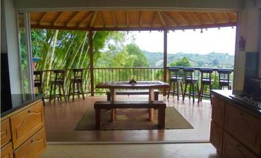 CASA FINCA EN VENTA EN GUATAPÉ ANTIOQUIA