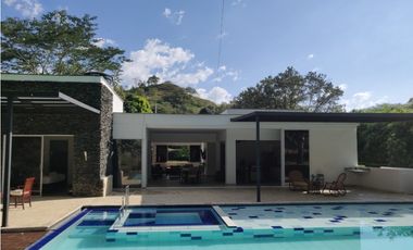 FINCA EN VENTA ENTRE SAN JERONIMO Y SANTA FE DE ANTIOQUIA.