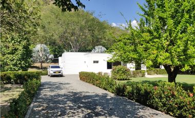 FINCA EN VENTA ENTRE SAN JERONIMO Y SANTA FE DE ANTIOQUIA.