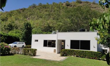 FINCA EN VENTA ENTRE SAN JERONIMO Y SANTA FE DE ANTIOQUIA.