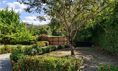 FINCA EN VENTA ENTRE SAN JERONIMO Y SANTA FE DE ANTIOQUIA.