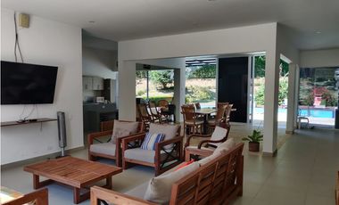 FINCA EN VENTA ENTRE SAN JERONIMO Y SANTA FE DE ANTIOQUIA.