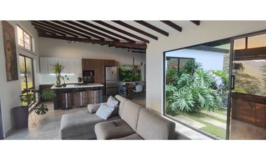 Finca moderna  independiente  en el Retiro ubicada via PANTANILLO