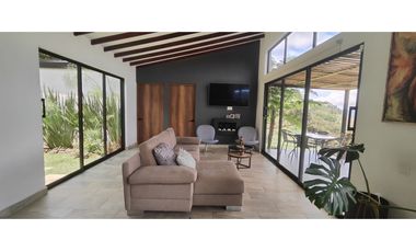 Finca moderna  independiente  en el Retiro ubicada via PANTANILLO