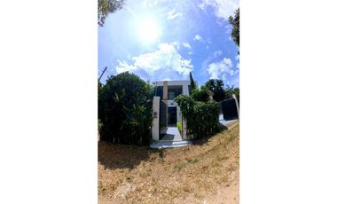 Venta de casa campestre de 370 M2 en 550 mill en La Mesa Cund